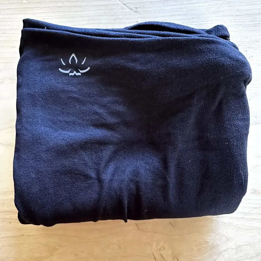 Beyond Yoga Pocket Infinity Scarf Lightweight Hidden Zip Cozy Soft Black NWT